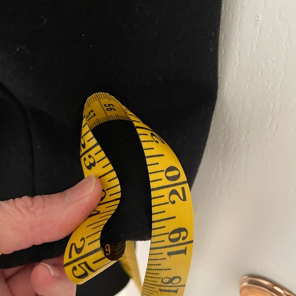 Black car coat; laundry by Shelli Segal. Size 8, excellent condition. - Picture 6 of 11